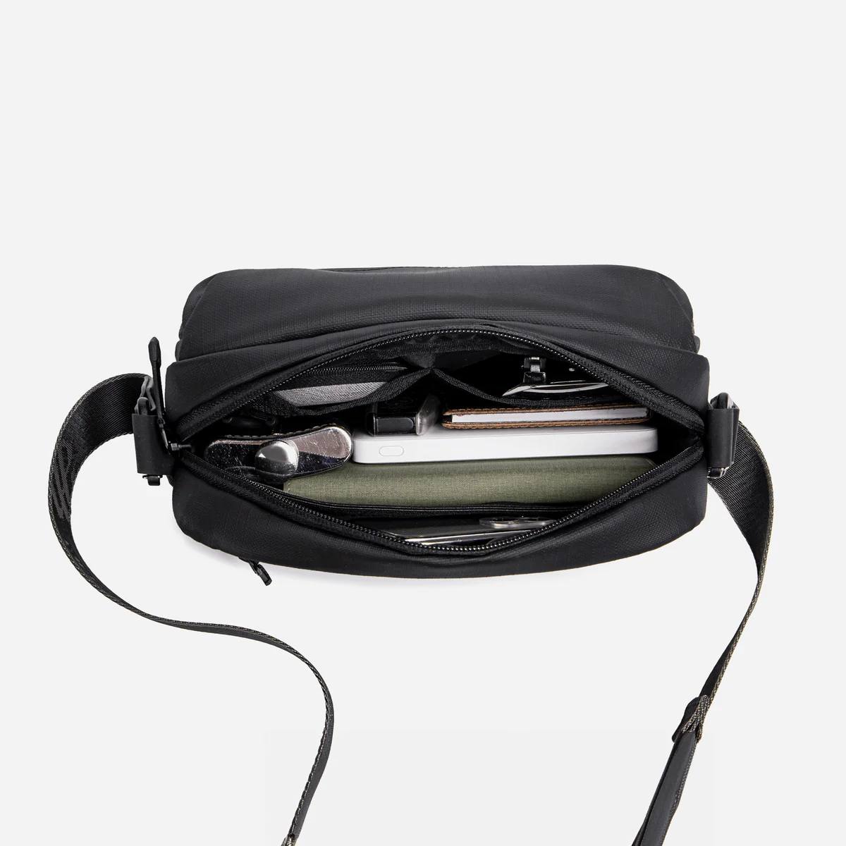 Sac Bandoulière Compact Anti-Vol pour Homme - ATELIER AMBRE